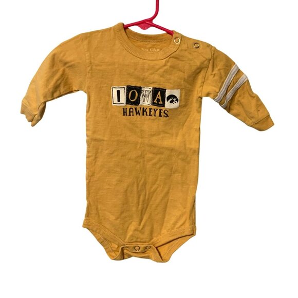 College Kids Infant Baby Size 6 Months Long Sleeve Iowa Hawkeyes 1 piece bodysui - Picture 1 of 4